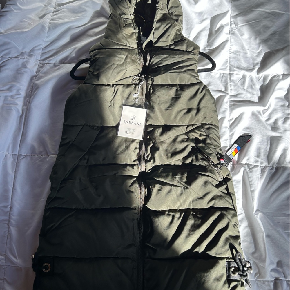Qiesani hooded vest